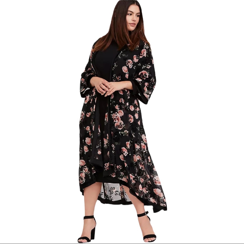 Pre-owned Torrid floral chiffon, flocked longline kimono, velvet lined sheer 3/4